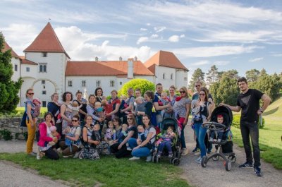Bebonoseći špancirung u Varaždinu: Roditelji promovirali pravilno nošenje djece