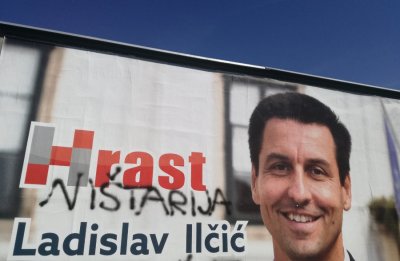 Uništeni plakat: Hrast upozorava na neargumentiranu kampanju