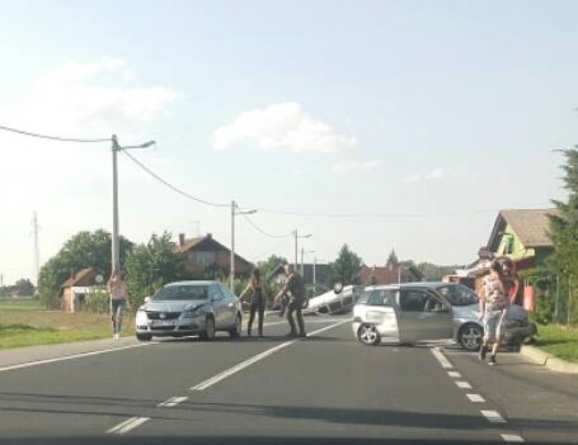 U sudaru četiri automobila u Gredi ozlijeđena jedna osoba