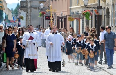 FOTO Mnogobrojni građani u svečanoj Tijelovskoj procesiji