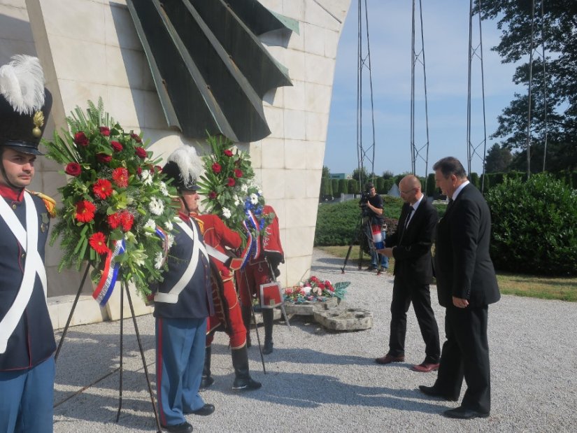 Na varaždinskom groblju položeni vijenci povodom Dana antifašističke borbe