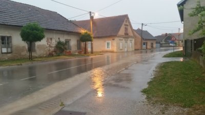 FOTO Obilna kiša zalila šire viničko i cestičko područje