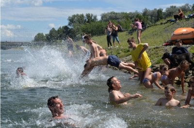 FOTO: Druženje na Dravi uz kreativne radionice i razne igre na vodi okupilo mnoge