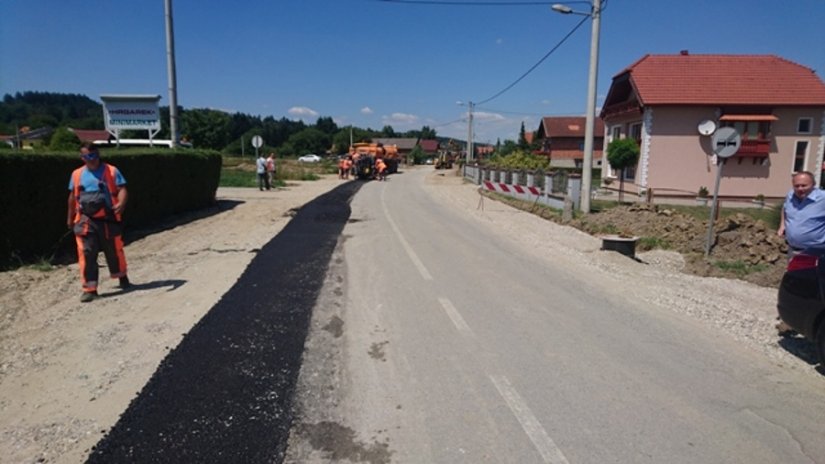 Počela sanacija kolnika u Gornjem Ladanju