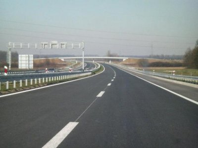 Zbog rasutih staklenih boca na kolniku, zatvoren dio autoceste A4 (izlaz Čakovec)