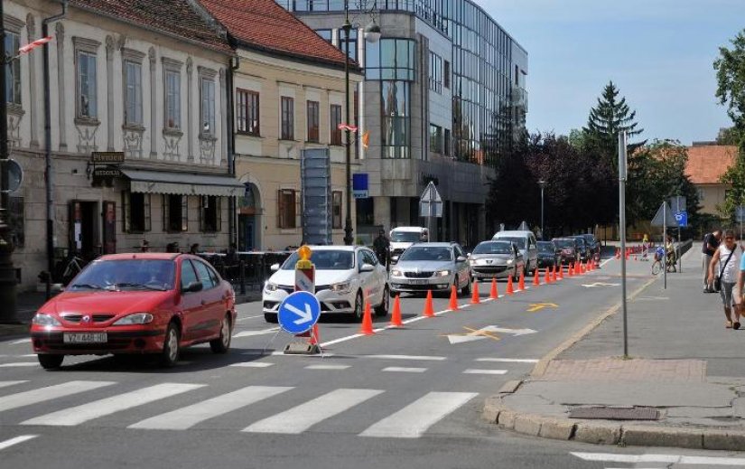 Tijekom Špancirfesta, ulaz u podzemnu garažu moguć i iz Zagrebačke ulice