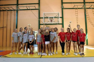 Tri prvoplasirane ekipe na županijskom natjecanju u cheerleadingug