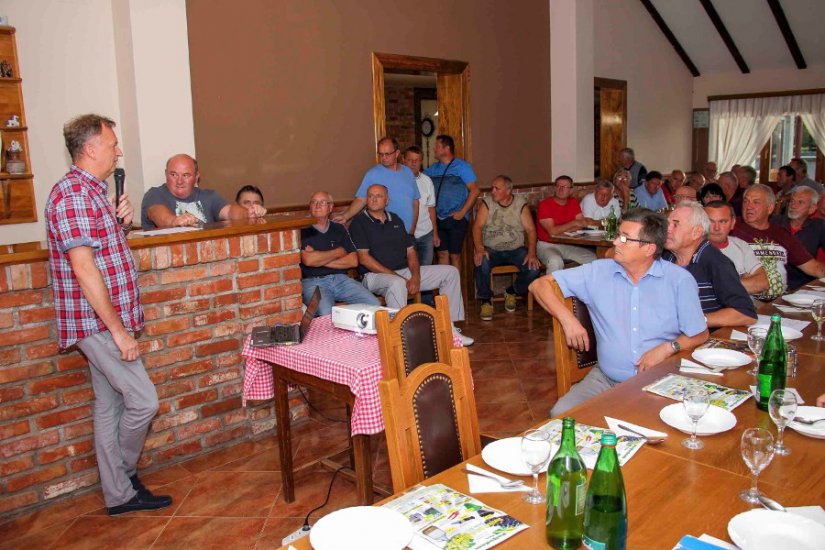 Stotinjak ivanečkih vinogradara na predavanju o preradi grožđa