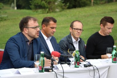 Konferencija za medije održana je na zelenoj i atraktivnoj lokaciji – golf terenu