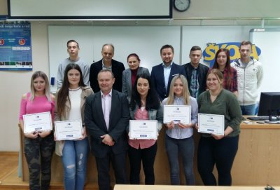 FOTO Elektrostrojarskoj školi plaketa &quot;Škola ambasador Europskog parlamenta&quot;