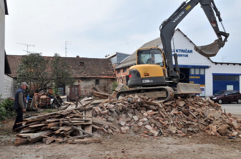 Srušena stara kuća obitelji Kunert, u tijeku humanitarna akcija za izgradnju nove