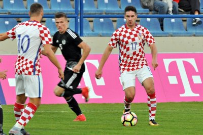 Od prve minute susreta u sastavu mlade hrvatske reprezentacije bio je i Ljubešćanin Luka Ivanušec (s loptom)