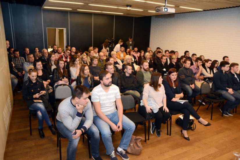 Veliki odaziv mladih Varaždinki i Varaždinaca na HDZ-ovu tribinu za mladež