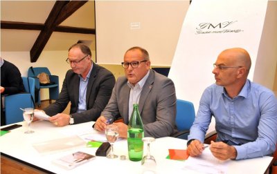 Božidar Crnković, Alen Runac i Goran Vučetić ( s lijeva) predsjedaju 30. sjednicu Skupštine ZSUGV-a