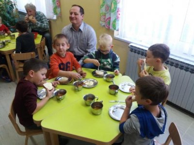 Vrtićarci iz Trakošćanske kušali med i učili o pčelama