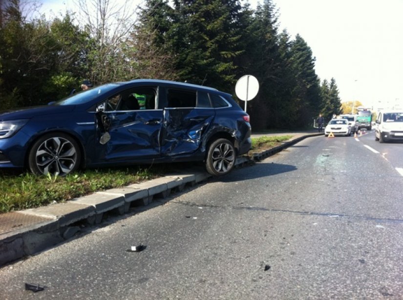 Kamion mješalica na Banfici umalo samljeo automobil