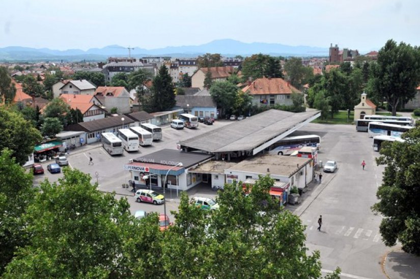 Neoprezno vozio autobusom po kolodvoru pa udario tinejdžericu