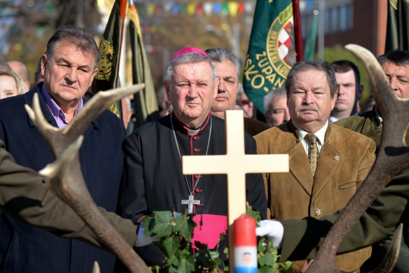 FOTO Sv. Hubert u „centru svijeta“ okupio više od tisuću lovaca, biskupa Mrzljaka i župana Čačića