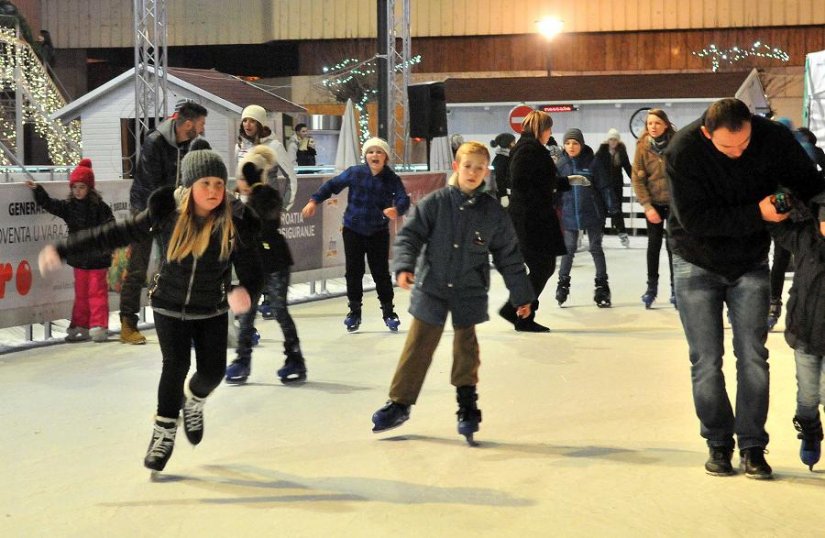 ADVENT U VARAŽDINU Klizalište na 1000 četvornih metara, doček Djeda Mraza i koncert Mije Dimšić