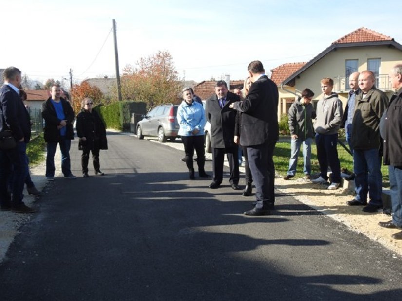 FOTO Ivančani dobili novouređenu ulicu Jezerski put