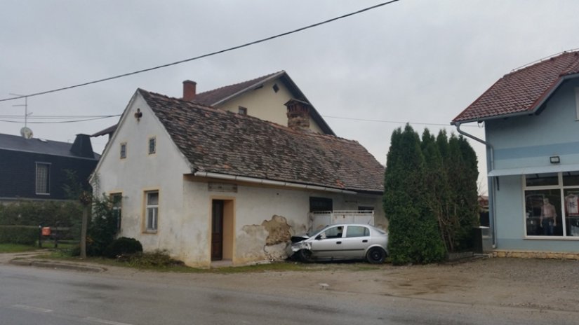 FOTO U nesreći u Vinici noćas ozlijeđena četvorica mladića