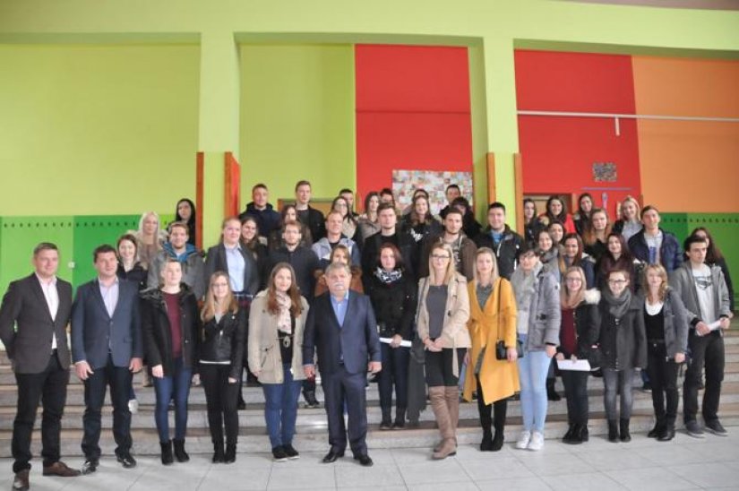 FOTO Načelnik Cestice sa 65 studenata potpisao ugovore o stipendiranju