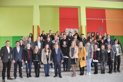 FOTO Načelnik Cestice sa 65 studenata potpisao ugovore o stipendiranju