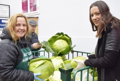 FOTO Na varaždinskom placu uživali u sarmi, a zatim doma otišli s 500 kg zelja