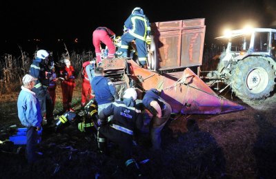 FOTO: Maloljetnik na Varaždinbregu ozlijeđen u nesreći, priklještio ga kombajn