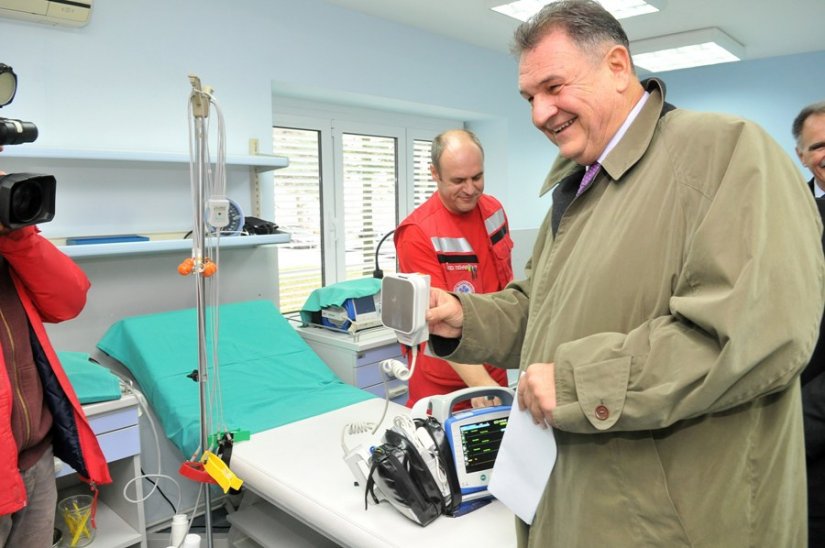 Zavod za hitnu medicinu nabavio još jedan najmoderniji defibrilator