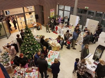 FOTO: Razni predmeti, jela i kolači na predbožićnom sajmu u Rabuzinu