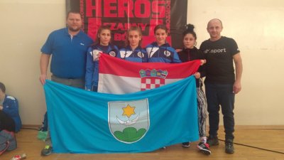 Članice Hrvačkog kluba Ludbreg koje su nastupile na turniru u poljskom mjestu Czarny Bor
