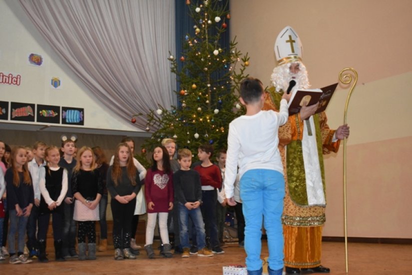 FOTO Mališane u Vinici posjetio Sveti Nikola