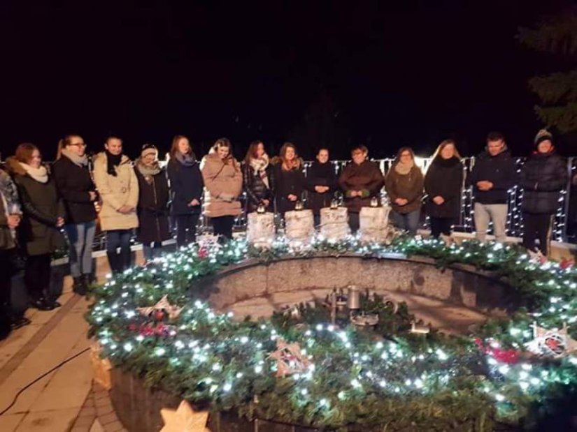 FOTO: Ispred novomarofskog &quot;Rabuzina&quot; zapaljena i četvrta svjećica