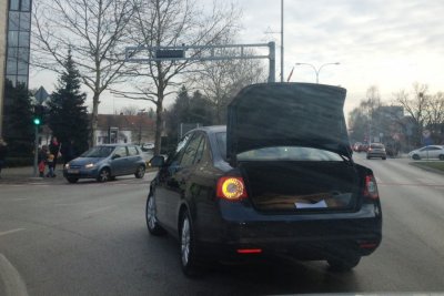 FOTO Zašto je vozilo prošlo gotovo pola Varaždina s otvorenom gepekom