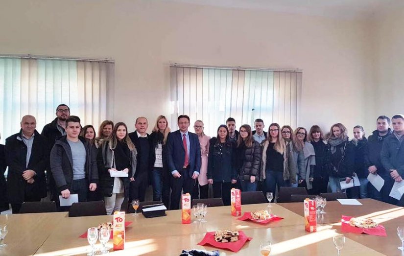 Bednja: Načelnik Damir Poljak sa studentima potpisao ugovore o stipendiranju