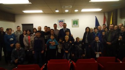 Gradonačelnik S. Jenkač  podijelio 30 poklon-bonova djeci s invaliditetom i poteškoćama u razvoju