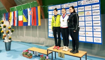 Tanja Perec (u sredini) zasluženo je osvojila zlatno odličje