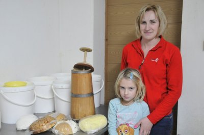 OPG FRUK U Viničnu u općini Visoko proizvode svježi sir i vrhnje na tradicionalni način