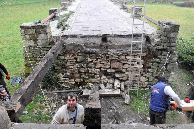 FOTO Počela obnova drvenog mosta kod Kule stražarnice