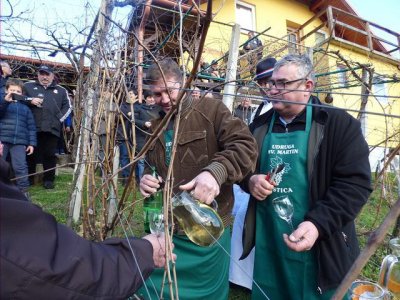 FOTO Na prvom ovogodišnjem okupljanju cestičkih vinogradara stotinjak gostiju