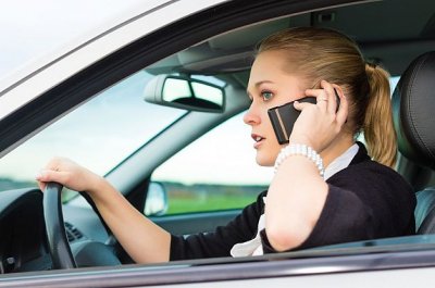 Vozači, oprez: Policija će vas danas oglobiti ako niste vezani i ako koristite mobitel