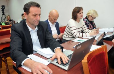 Umjesto odgovora na upit vijećnika, Čehok govorio o Varaždinskim vijestima