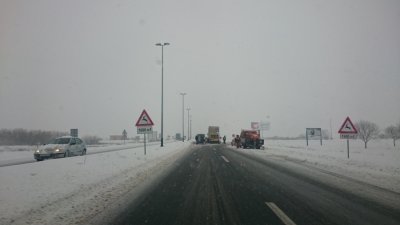 U sudaru dva automobila i kamiona kod Turčina ozlijeđena 36-godišnjakinja