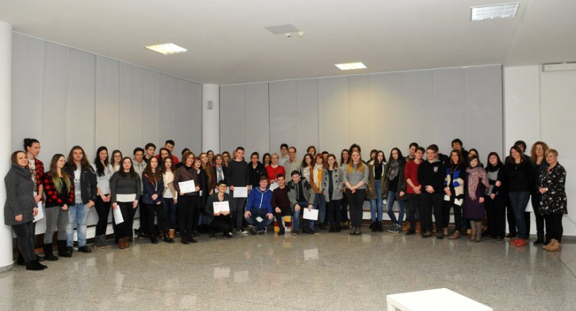 FOTO U Prvoj gimnaziji podijeljene nagrade učenicima za uspjehe na međunarodnom natjecanju