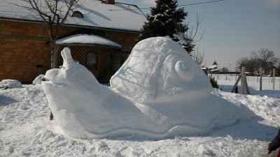 Veliki polarni puž gmiže ulicama Malog Bukovca