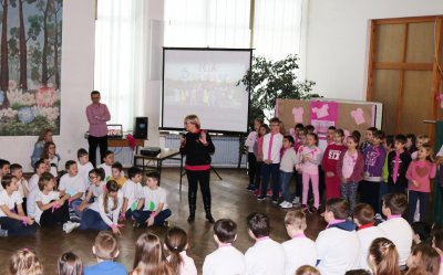 Učenici OŠ Novi Marof ružičastim majicama obilježili Dan prevencije vršnjačkog nasilja