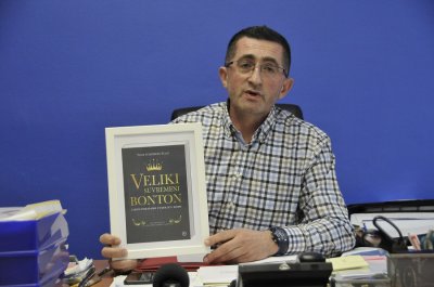 Načelni Hranić preporučio je predsjedniku kluba u ostavci knjigu koju mu može pokloniti