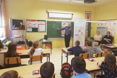 Policija u školi u Mađarevu održala predavanje u sklopu akcije &quot;Vlak je uvijek brži&quot;