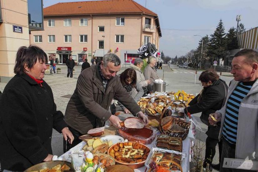 FOTO Mnoštvo građana i djece na uskrsnom druženju na središnjem ivanečkom trgu